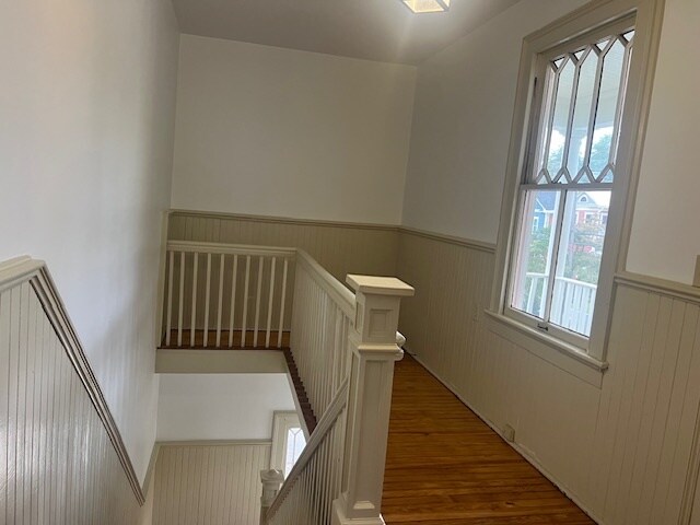 Building Photo - 325 S 6th St