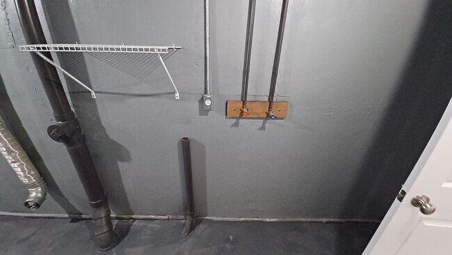 Building Photo - 1836 Engle