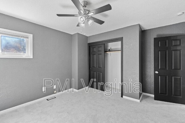 Building Photo - 1021 Mineola Dr
