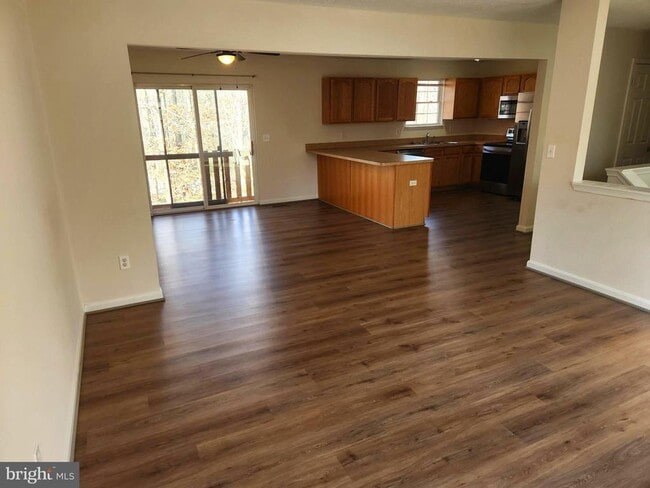 Building Photo - 37130 Mowry Ln