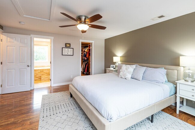 Building Photo - Spacious 4 Bedroom 3 Bath Home