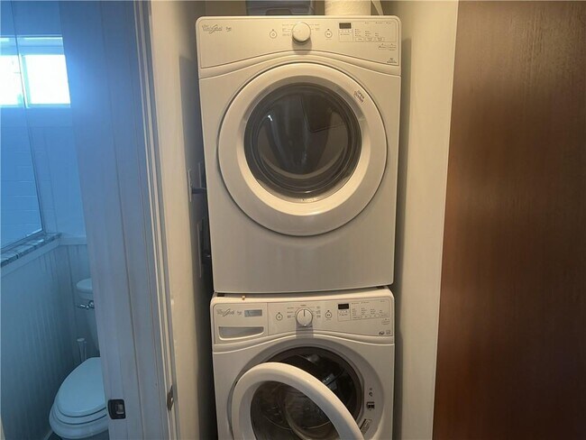 Building Photo - 14 William Ave