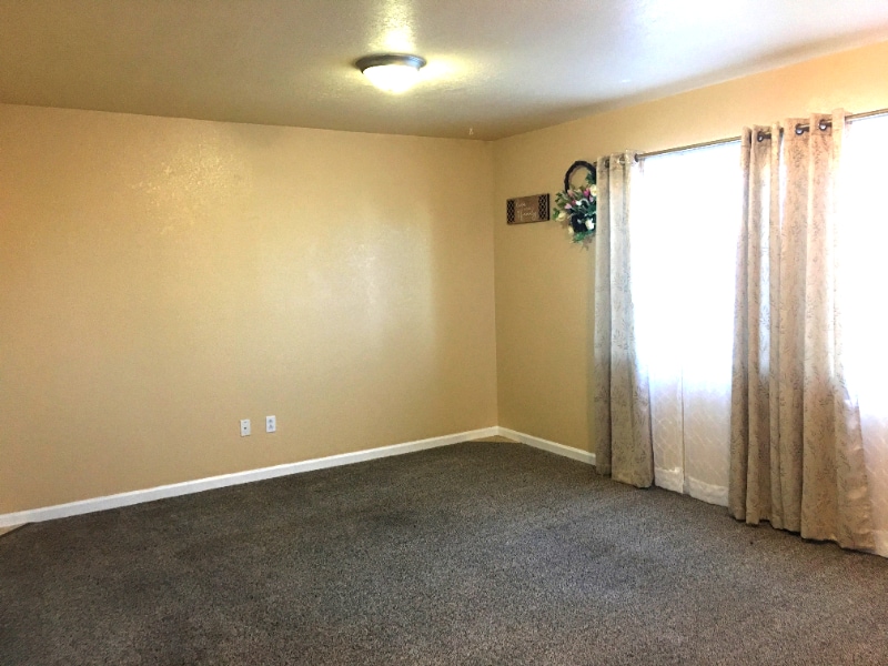 Building Photo - 304 SW 2nd St