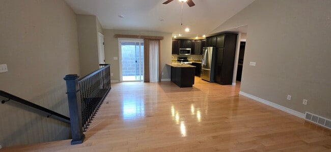 Building Photo - 414 Appletree Ct