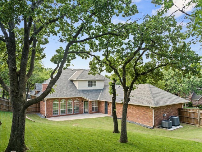 Building Photo - 124 N Crosstimber Trail