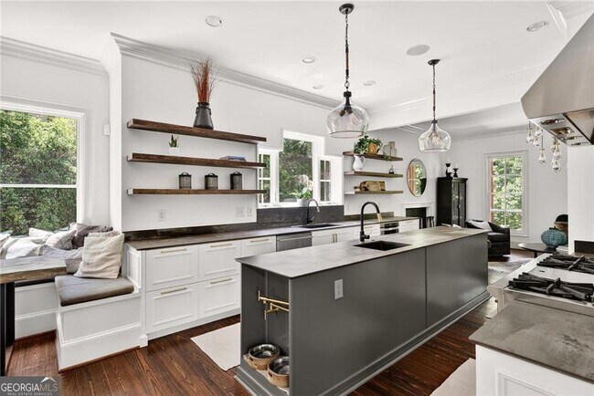 Building Photo - 3669 Cochise Dr SE