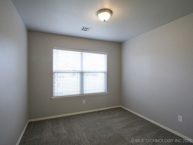 Building Photo - 16052 S 83rd E Ave