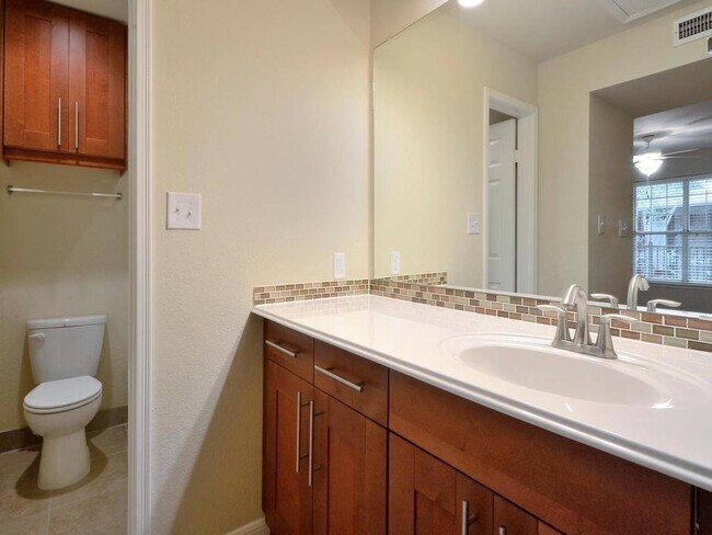 Building Photo - 7685 Northcross Dr