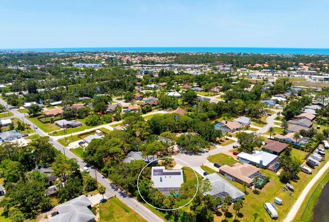 Building Photo - ** STUNNING 4 BEDROOM 2 FULL BATH/ 2 HALF BATH HOME WITH A PRIVATE POOL LOCATED JUST MINUTES FROM...