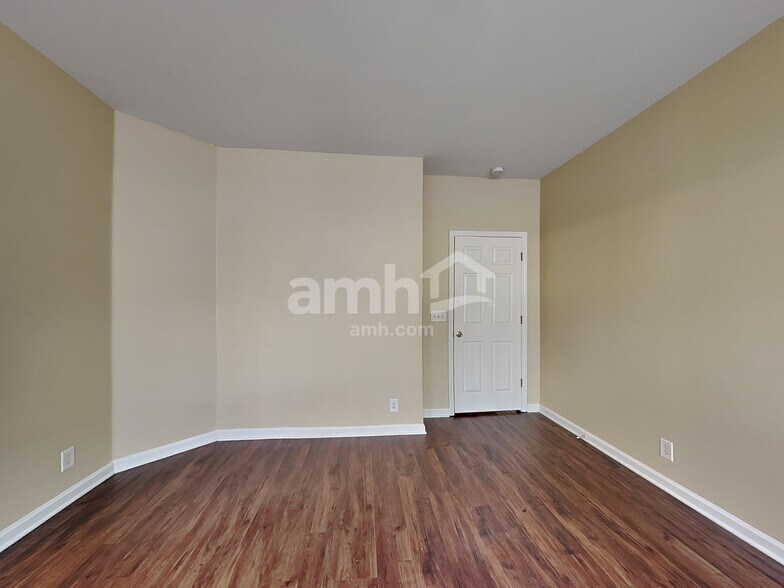 Building Photo - 1213 Travelers Pl