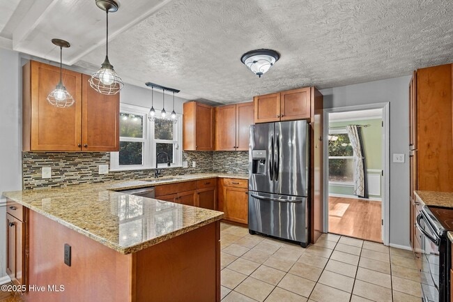 Building Photo - 215 Canterbury Rd