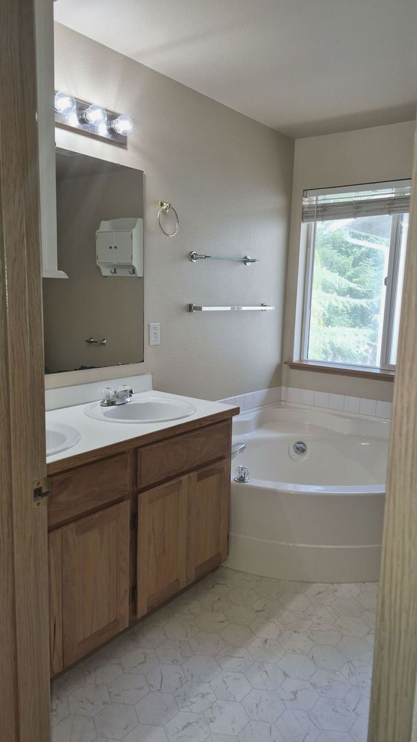Building Photo - Spacious 3BD/2.5BA in Puyallup | 2-Car Garage + Private Fenced Yard