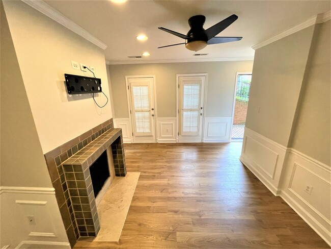 Building Photo - Private 1 Bedroom/1 Bath