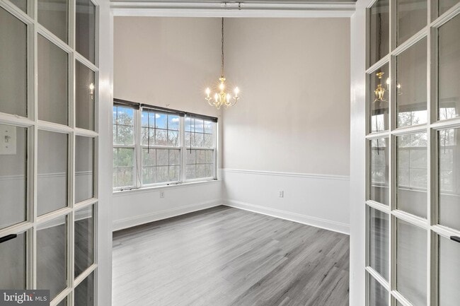 Building Photo - 6520 Lake Park Dr