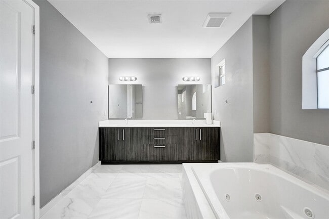 Building Photo - 3534 Forest View Cir