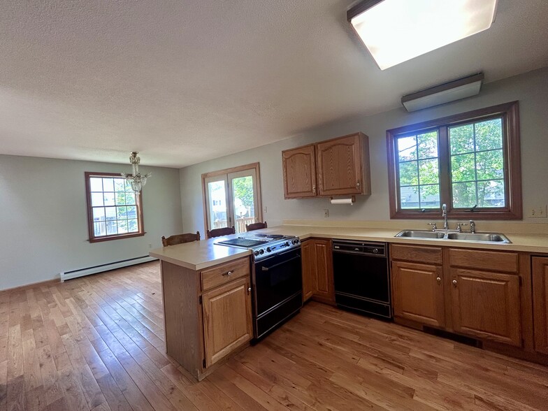 Kitchen/Dining - 97 Pennell Ave