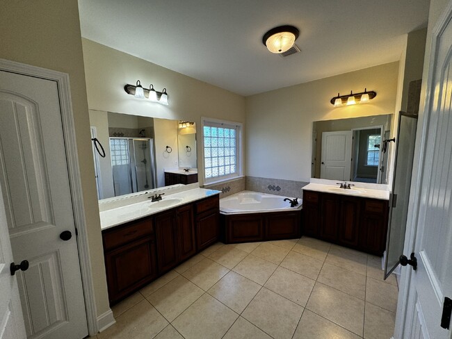 Building Photo - House for Rent