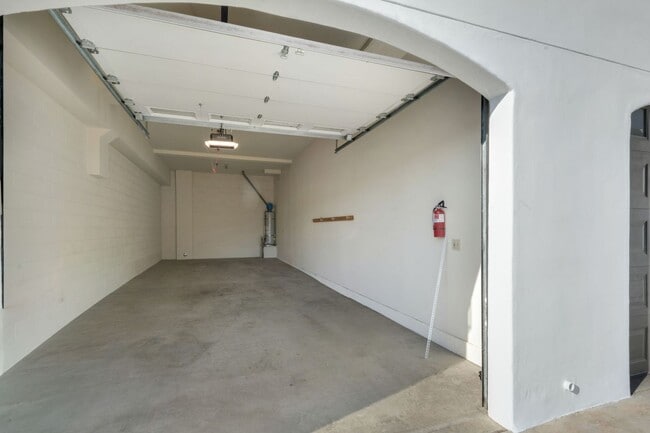 Building Photo - 312 Cazador Ln