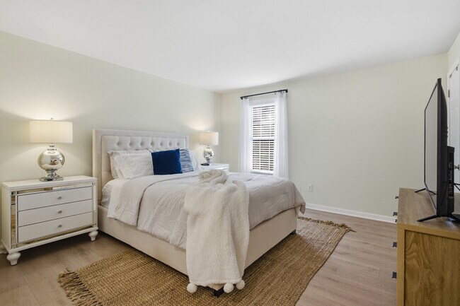 Building Photo - 1407 Vicksburg Pl