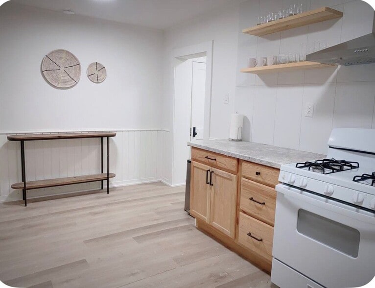 Building Photo - 413 S Prairieville St