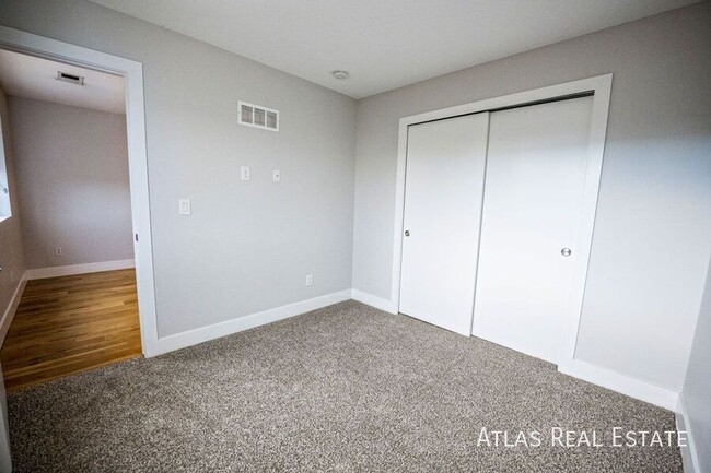 Building Photo - 2nd Floor LoHi 2 Bed 1 Bath with a Private...