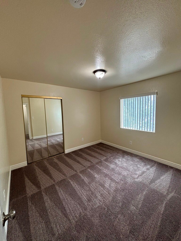 Building Photo - 1602 E 92nd St