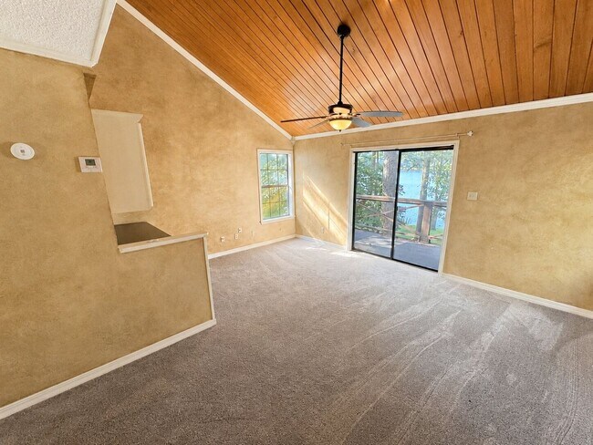 Building Photo - Waterfront Living in Benton!
