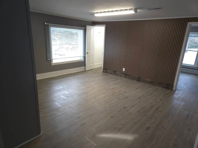 Building Photo - 10906 Woodstock St