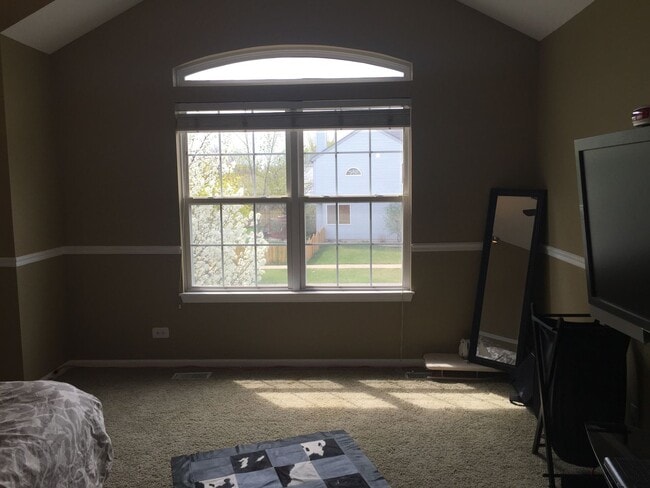 Building Photo - 844 Violet Cir
