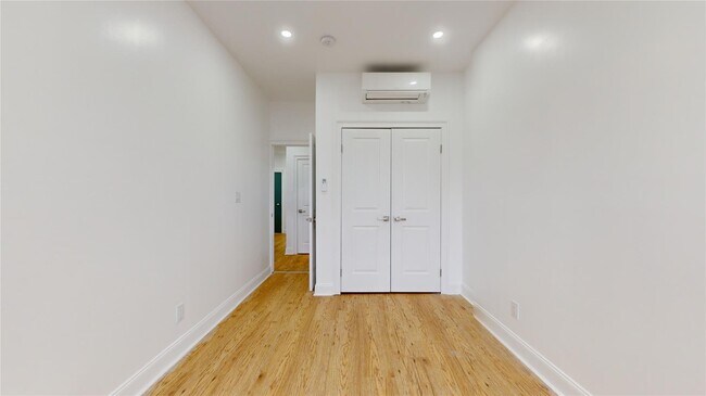 Building Photo - 2050 Strauss St