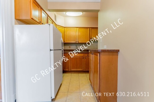 Building Photo - *** 2 FREE WEEKS OF RENT! SPACIOUS 1 BED I...