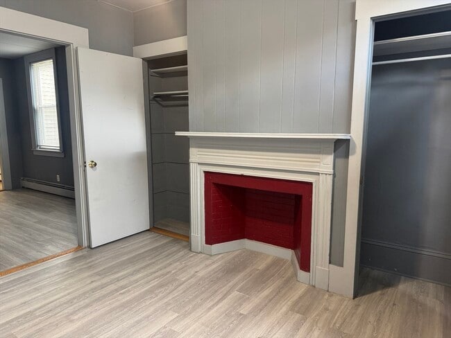 Building Photo - 148 Maxfield St