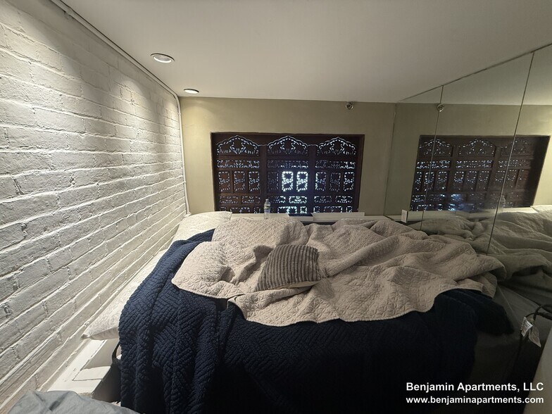 Building Photo - 113 Beacon St