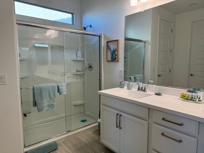 Primary bath - 9052 W Georgia Ave