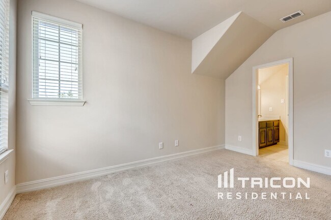 Building Photo - 12675 Tealsky Dr