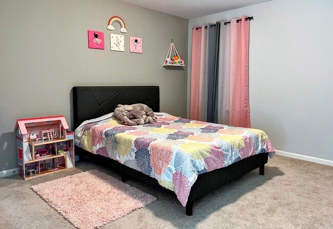 Building Photo - 318 OldCastle Dr