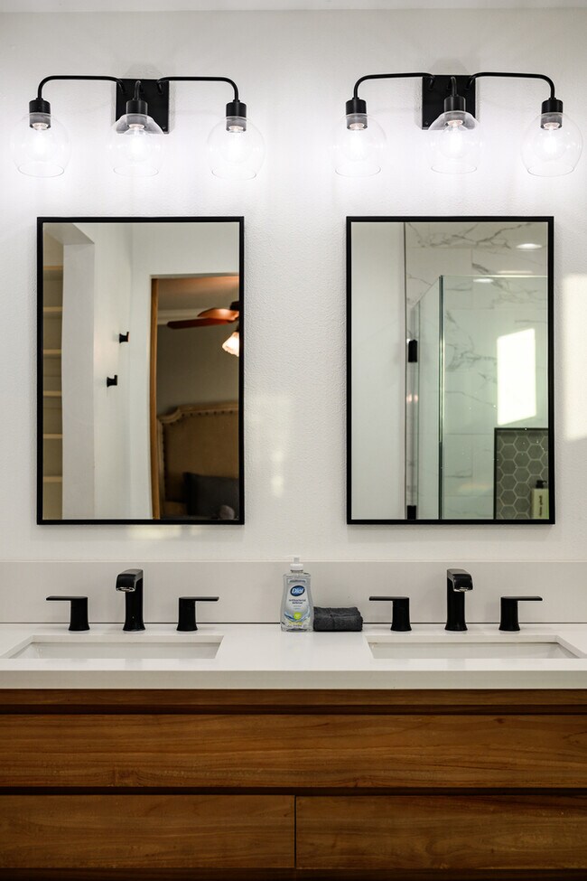 Building Photo - 11141 Limetree Dr