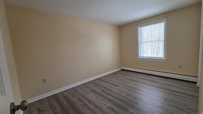 Building Photo - 27 N Main St