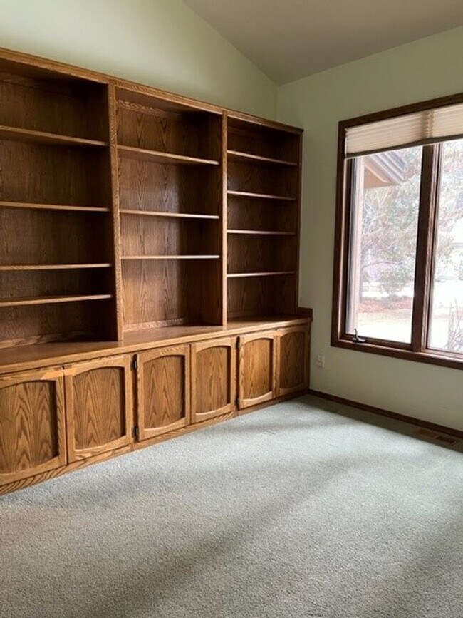 Building Photo - Large 3 Bed/2 Bath Home in the Mountain Hi...