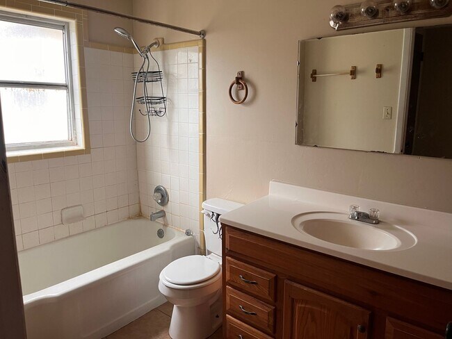 Building Photo - 1101 N Burton St