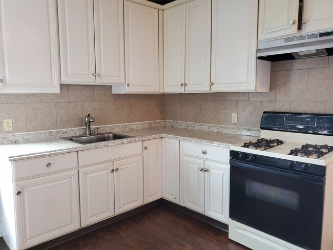 Primary Photo - 602 N Plum St