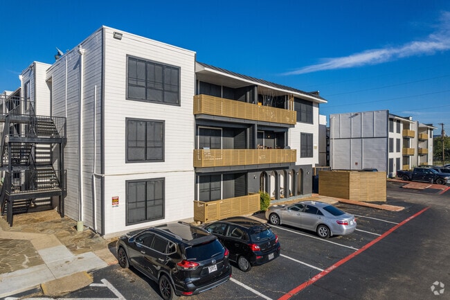 Building Photo - Parea Oak Lawn