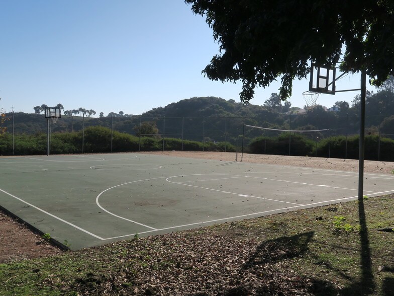 Building Photo - 7120 Shoreline Dr