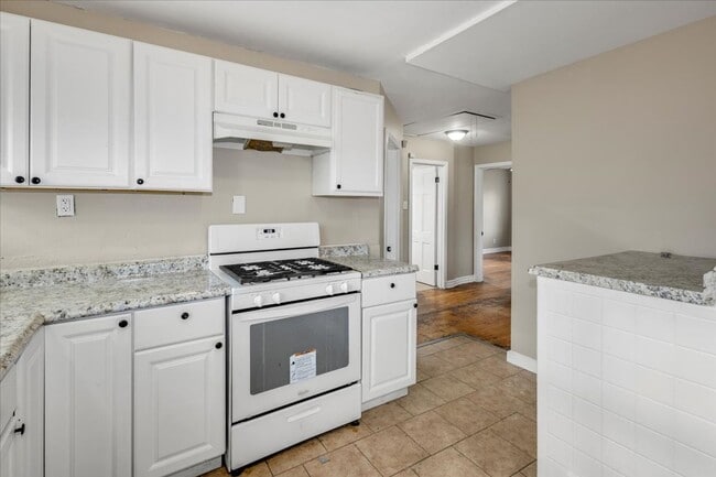 Building Photo - Section 8 Welcome !  Spacious 3 Br / 1 BA Home For Rent in Ferguson