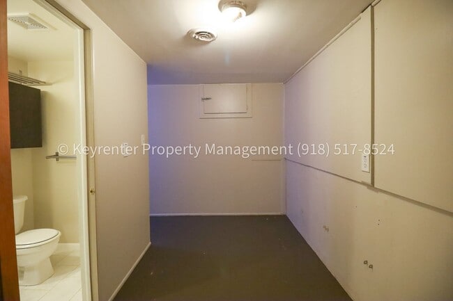 Building Photo - LOCATION LOCATION LOCATION!! Brookside Gem Available Immediately!