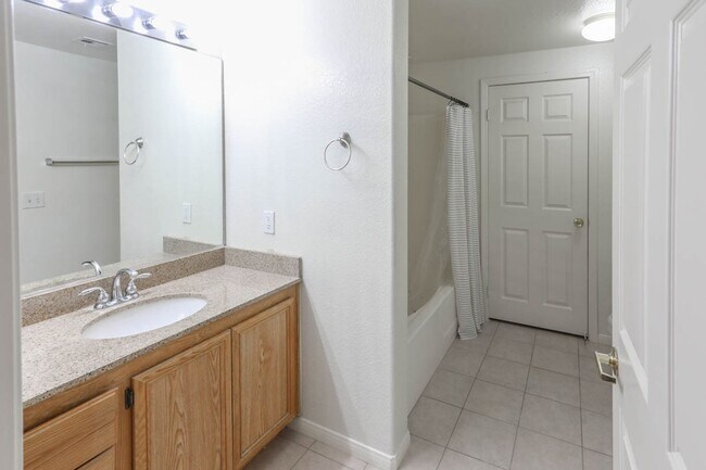 Building Photo - Resort Living 1 Bedroom Condo In West Las ...