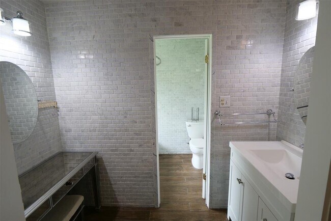 Building Photo - 15311 Mondrian Dr