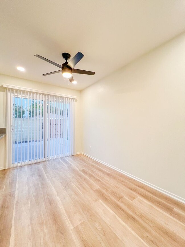 Building Photo - DELL