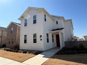 Building Photo - 916 16th St