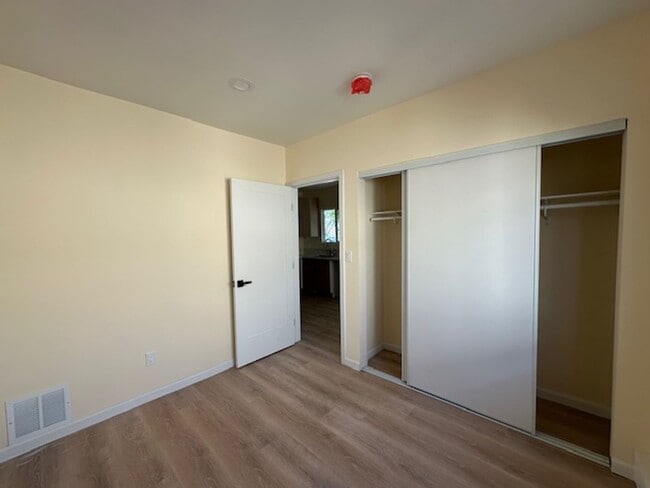 Building Photo - Brand New 1+1  ADU